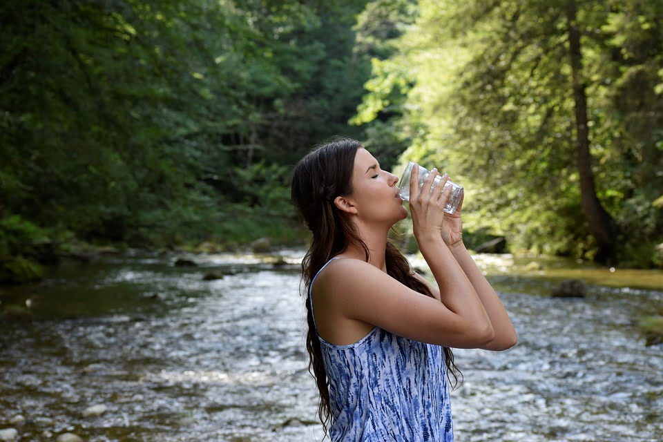 bebe agua