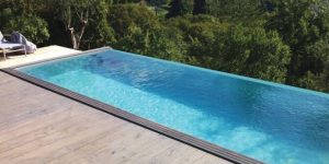 https://www.servimenaje.es/blog/wp-content/uploads/2023/10/piscina-prefabricada-de-madera-a-desbordamiento-672x354-1-300x150.jpg